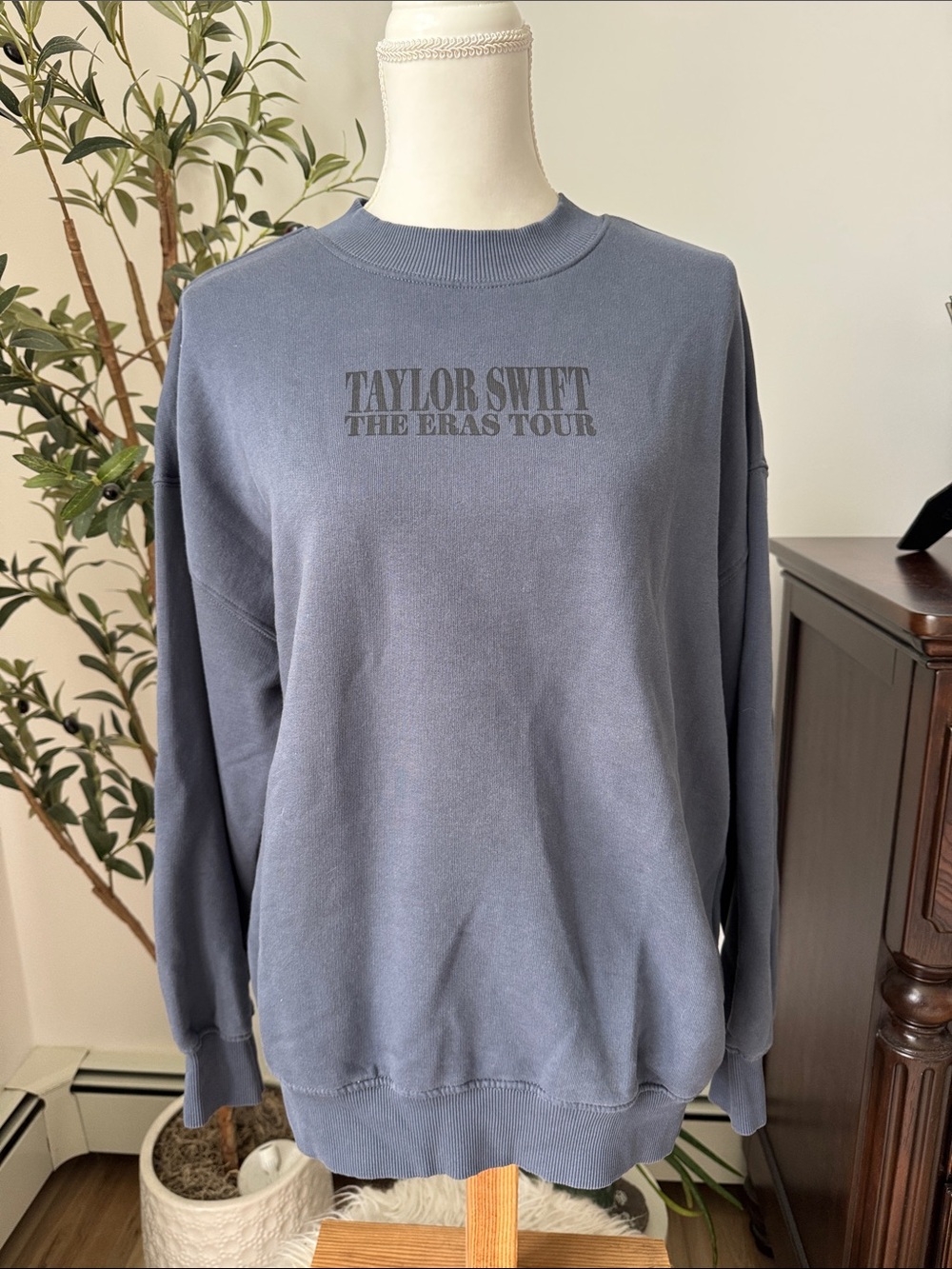 TAYLOR SWIFT THE ERAS TOUR BLUE SWEATSHIRT
